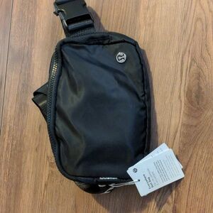 NWT Lululemon Belt Bag 1L